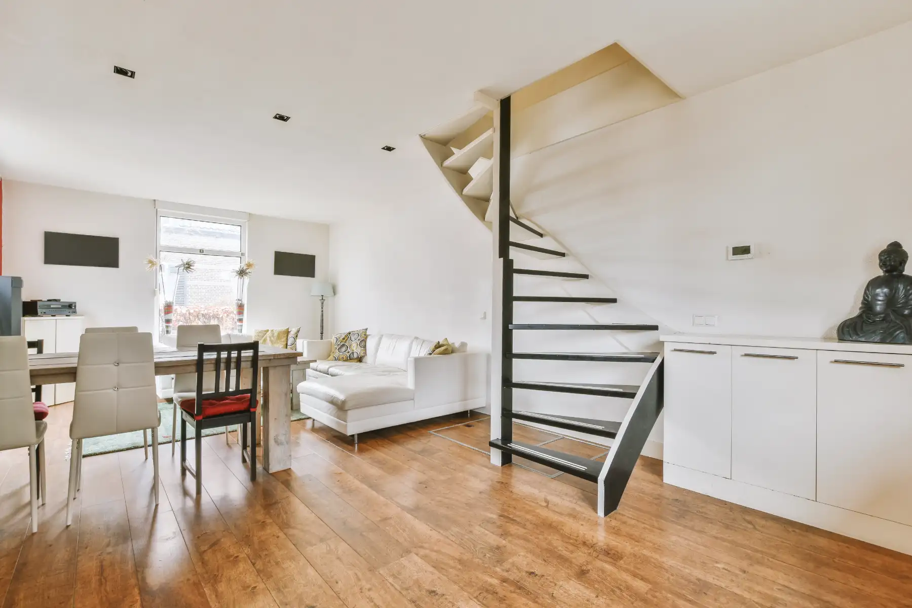 elegante-interior-de-sala-de-estar-en-apartamento-moderno